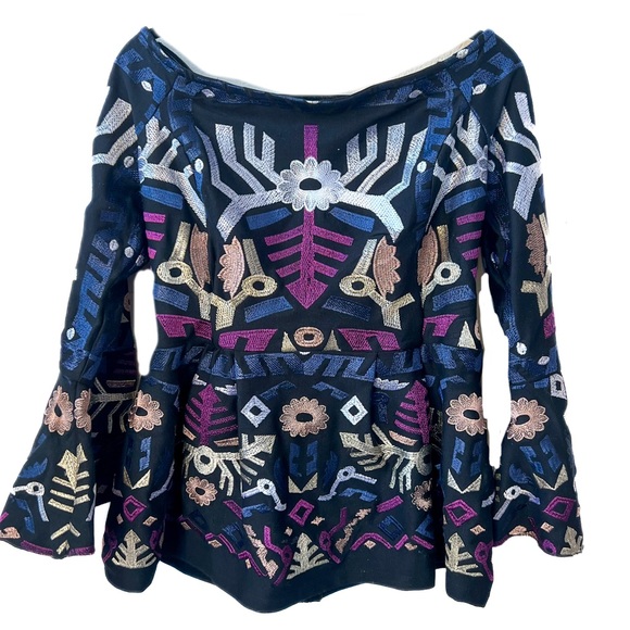 VENUS Embroidered Blouse Off the Shoulder Bell Sleeve Ruffle Bottom Woman Medium - Picture 3 of 15